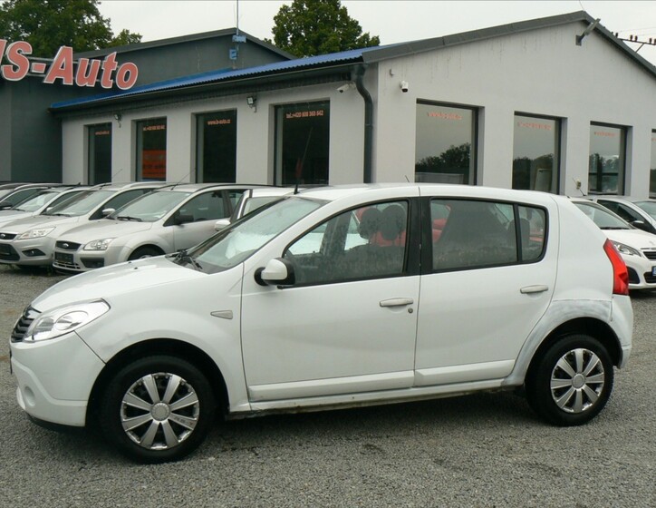 Dacia Sandero 1