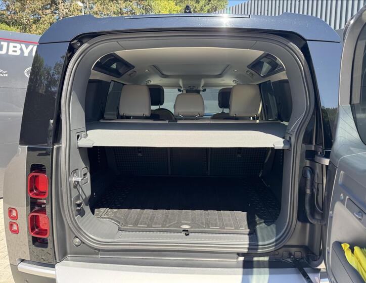 Land Rover Defender 11