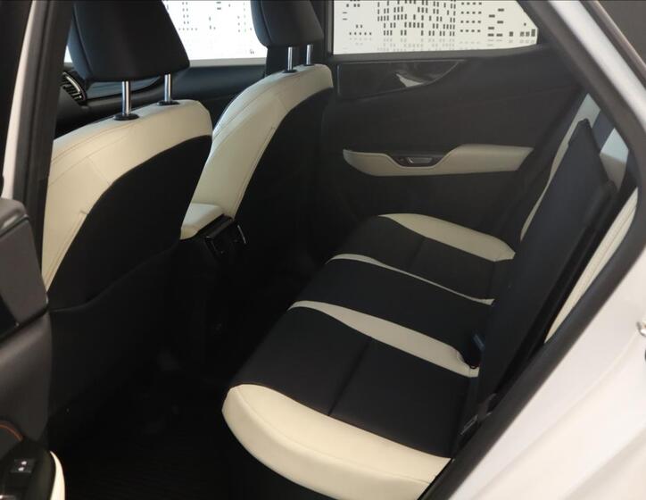 Lexus NX 450h+ 17