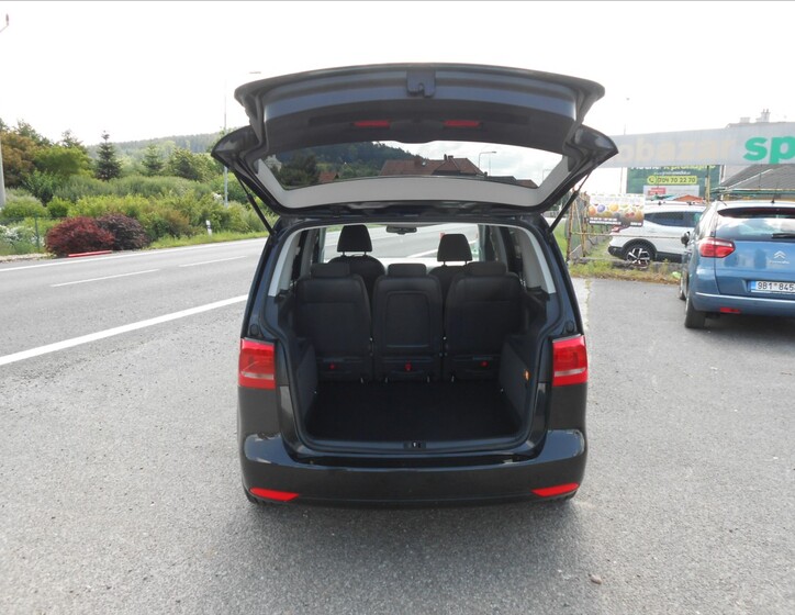 Volkswagen Touran 8