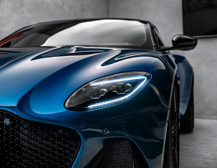 Aston Martin DBS 10
