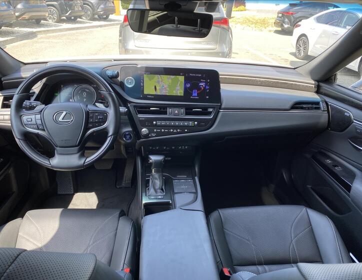 Lexus ES 300h 9