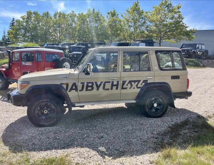 Toyota Land Cruiser 4