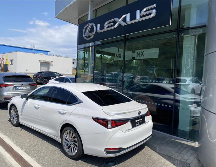 Lexus ES 300h 8