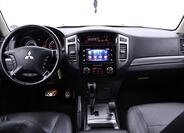Mitsubishi Pajero 27