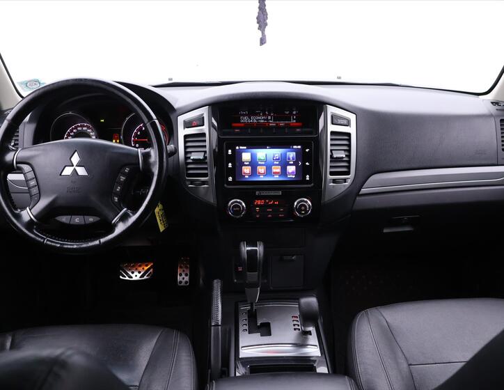 Mitsubishi Pajero 27