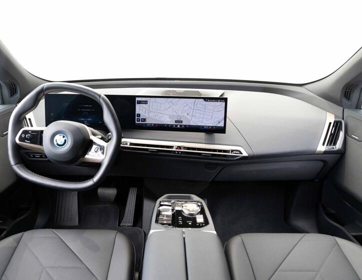 BMW iX 13