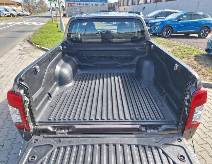 Mitsubishi L200 11