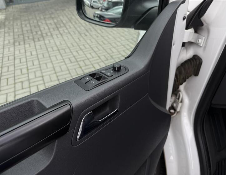 Volkswagen Multivan 11