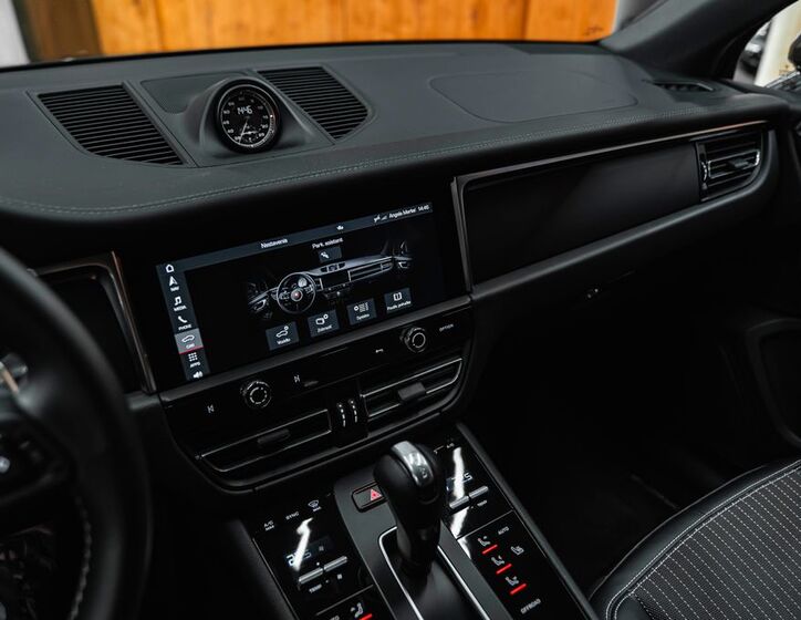 Porsche Macan 14