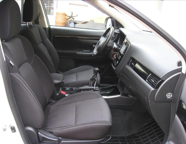 Mitsubishi Outlander 16