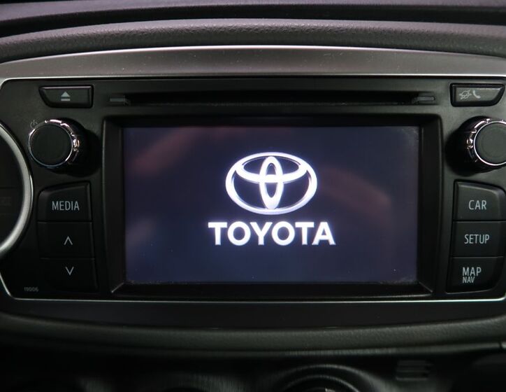 Toyota Yaris 16