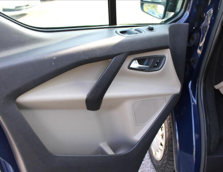 Ford Tourneo Custom 16