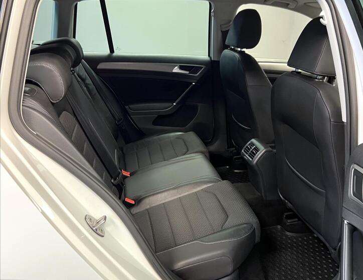 Volkswagen Golf 12