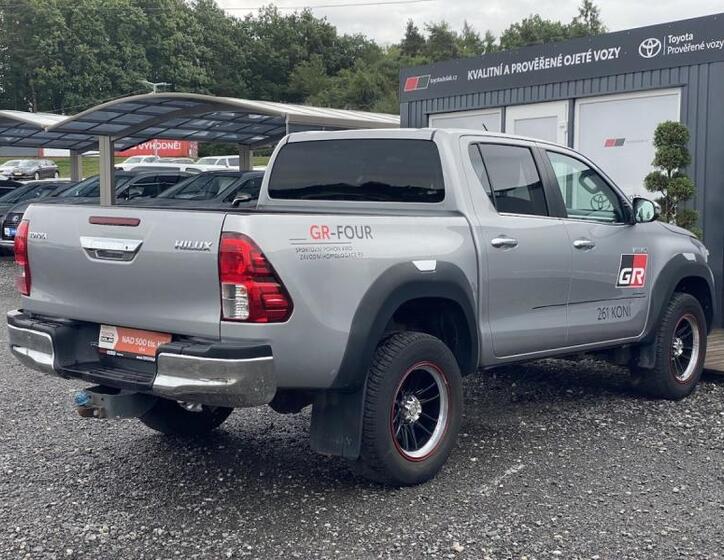 Toyota Hilux 6