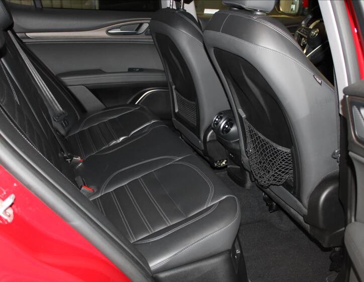 Alfa Romeo Stelvio 23