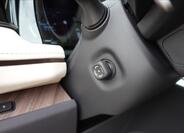 Lexus LM 350h 33