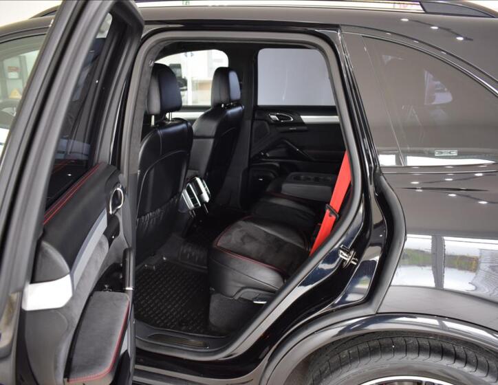 Porsche Cayenne 11