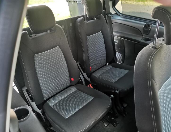 Ford Galaxy 14