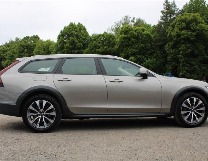 Volvo V90 4