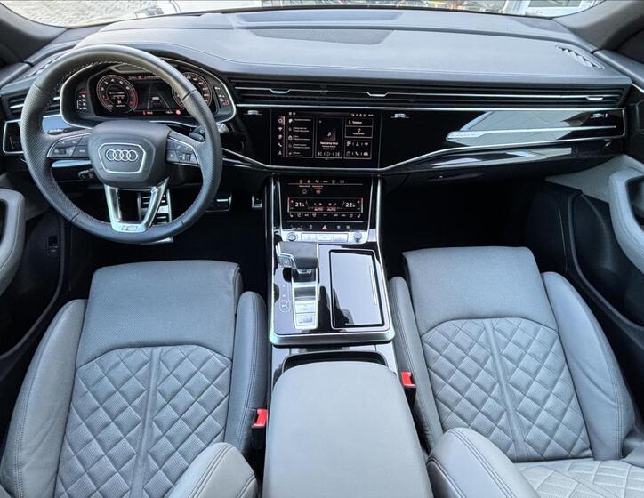 Audi Q8 23