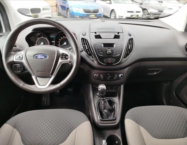 Ford Tourneo Courier 12