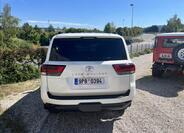 Toyota Land Cruiser 7
