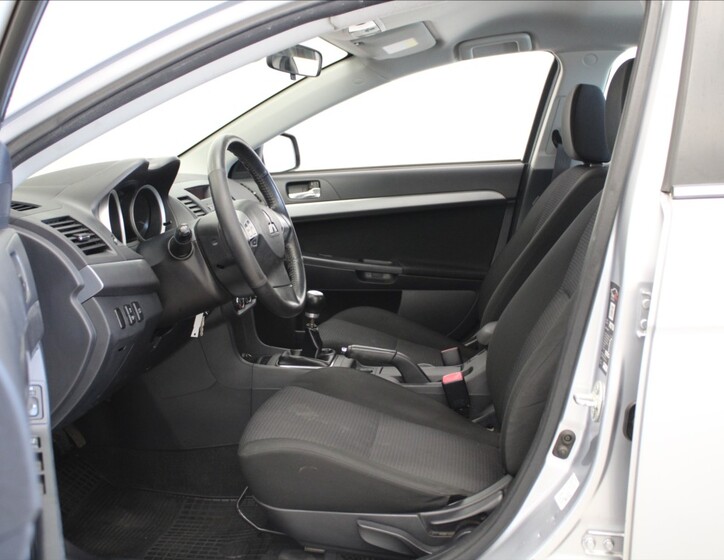 Mitsubishi Lancer 6
