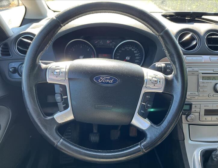 Ford Galaxy 15