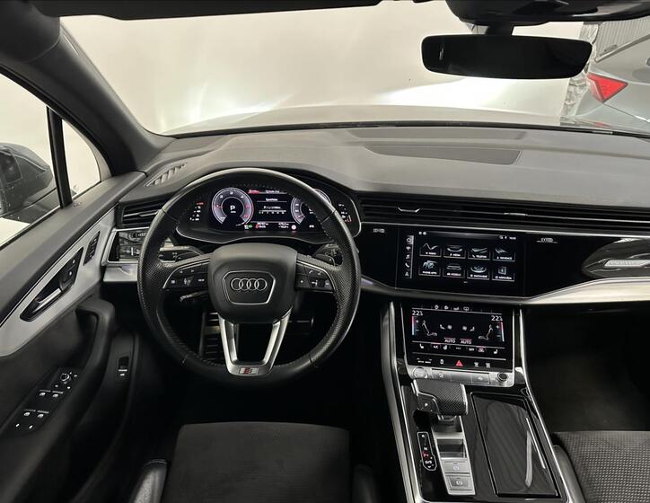 Audi Q7 5