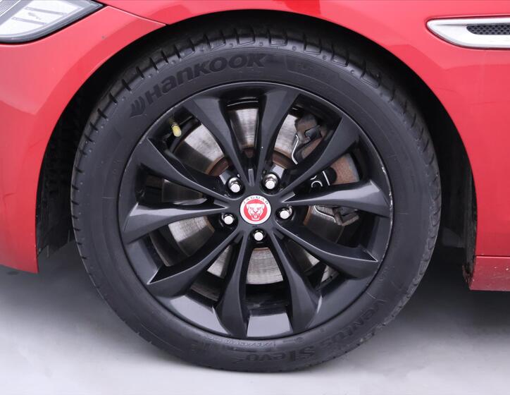 Jaguar XF 38