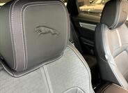 Jaguar F-Pace 37
