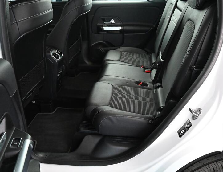 Mercedes-Benz GLB 10