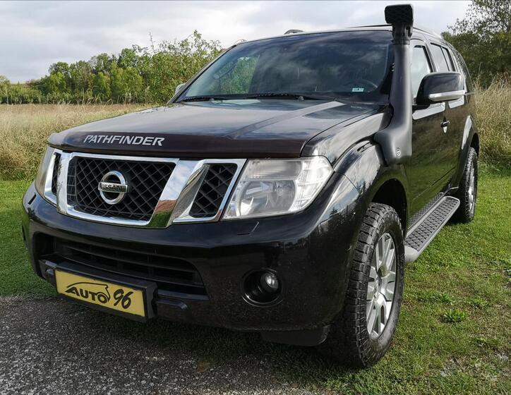 Nissan Pathfinder 25