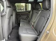 Land Rover Defender 27