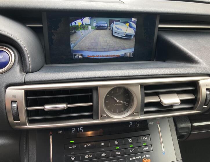 Lexus IS 300h 20