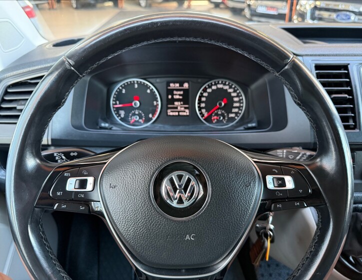 Volkswagen Caravelle 18