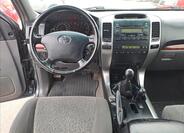 Toyota Land Cruiser 9
