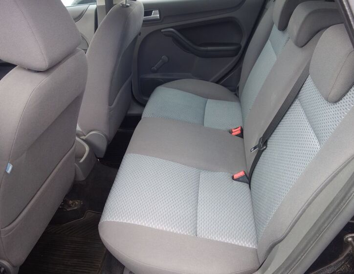 Ford Focus 16
