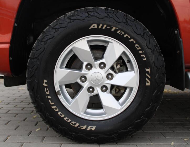 Mitsubishi L200 9