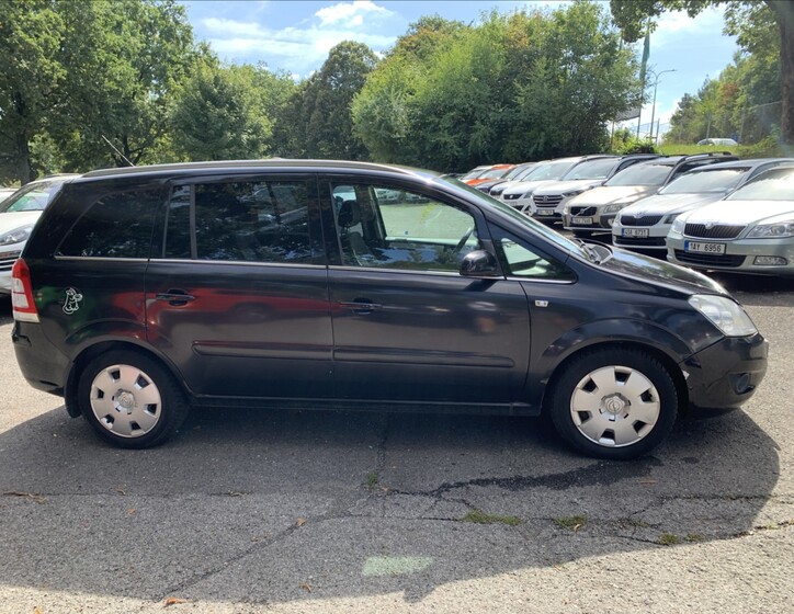 Opel Zafira 4