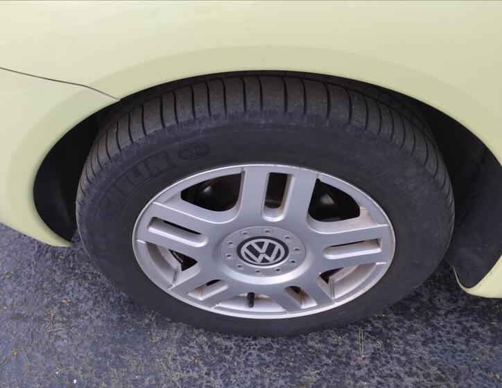 Volkswagen New Beetle 12