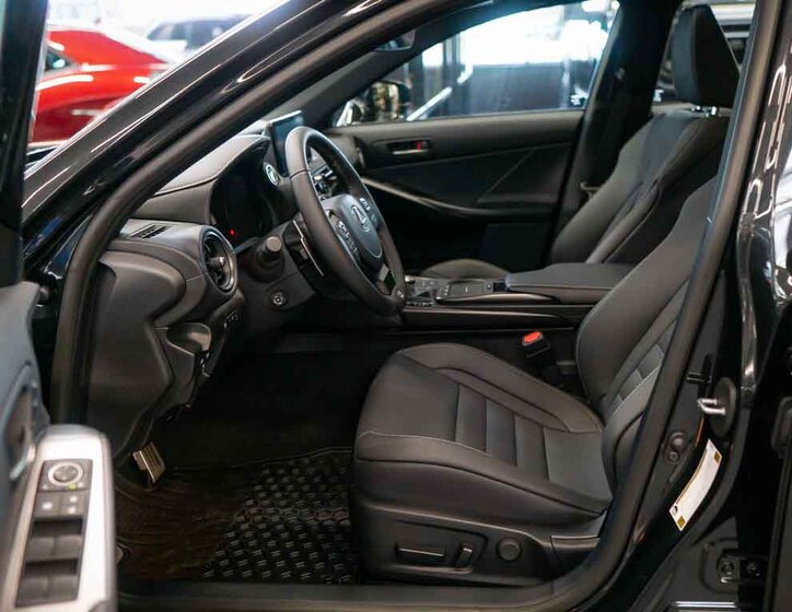Lexus IS 12