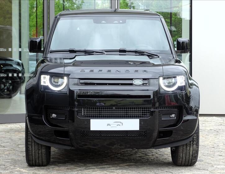 Land Rover Defender 3