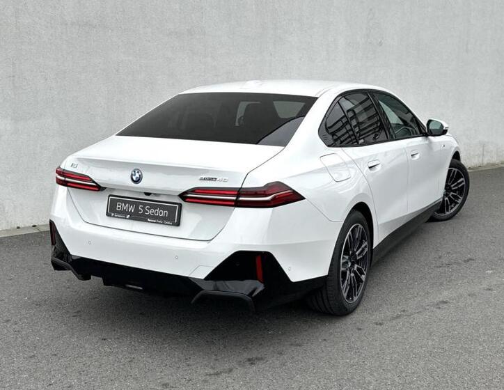 BMW i5 2