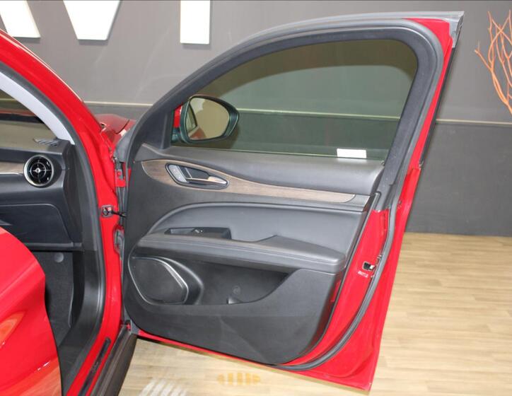 Alfa Romeo Stelvio 27