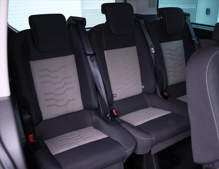 Ford Tourneo Custom 13