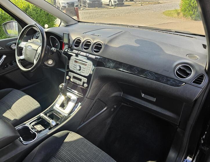 Ford Galaxy 22