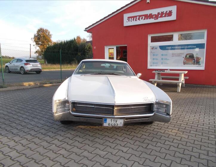 Buick Riviera 2