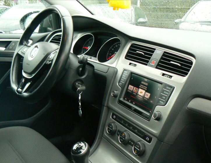 Volkswagen Golf 16